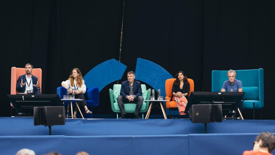 Ignacio Escolar, Neus Tomás, Joaquín Bosch, Natalia Chiantaroli y Javier Pérez Royo.