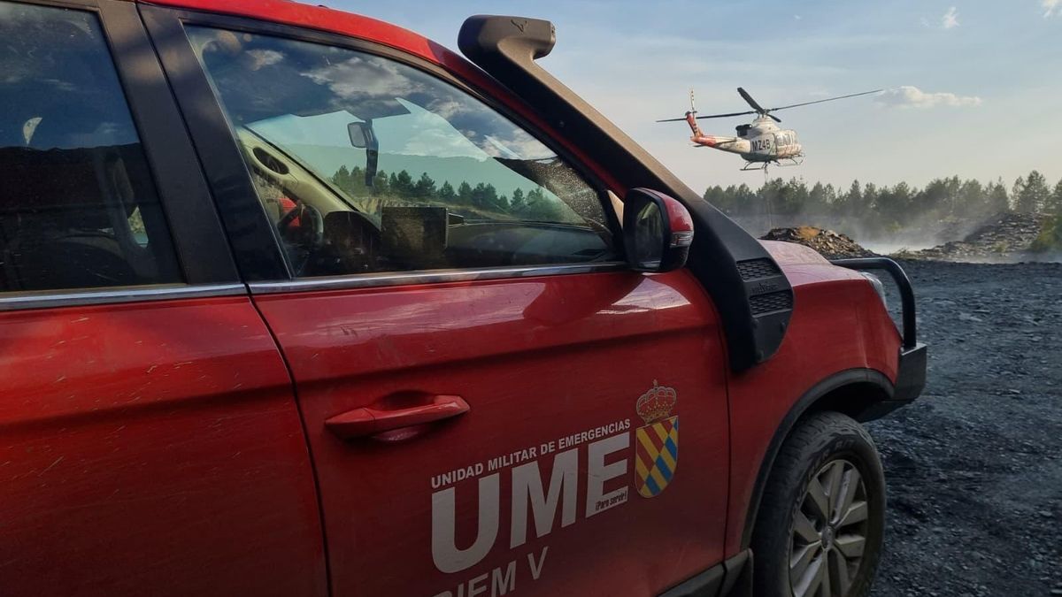 Efectivos de la UME en un incendio