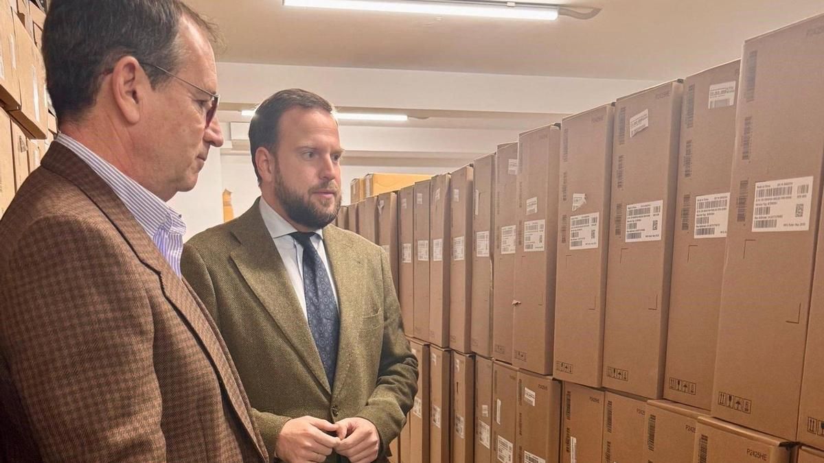 La Junta renueva 451 equipos informáticos para la gestión de servicios públicos