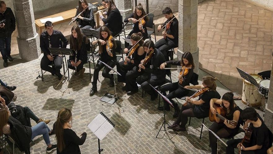 La joven orquesta Atrilia ofrecerá un recorrido musical por cinco continentes este sábado en Civivox Condestable