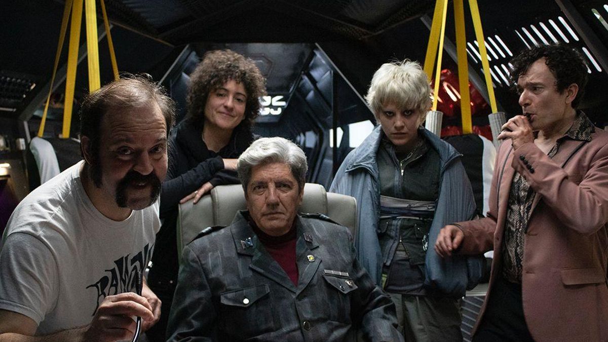 El director ⁠Paco Campano, la productora Pilar Campano y los actores Antonio Dechent, África de la Cruz y Javier Botet en el rodaje de Cuántica Rave.