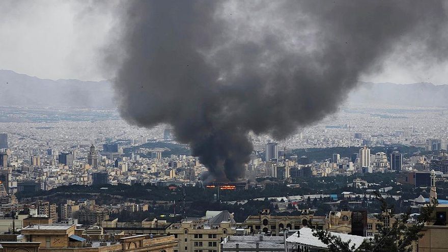 Israel aplica su manual de guerra en Irán: descabezar la cúpula, desplazar a los civiles y bombardear sin pausa