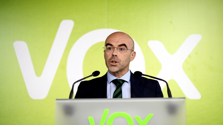 El eurodiputado de Vox Jorge Buxadé, ofrece un rueda de prensa tras la reunión del Comité de Acción Política del partido