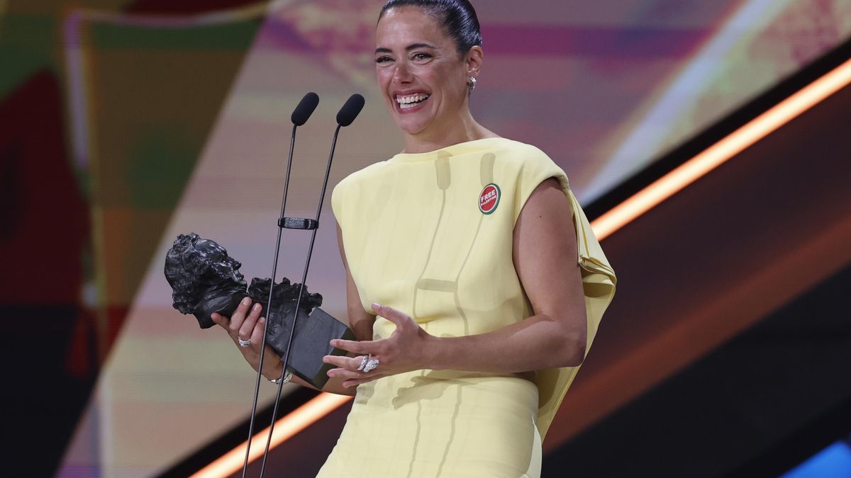 Patricia López Arnáiz con su Goya por 'Los domingos'