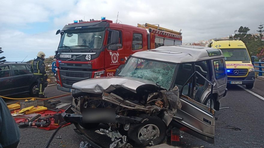 Colisión de dos vehículos en Icod de los Vinos, Tenerife