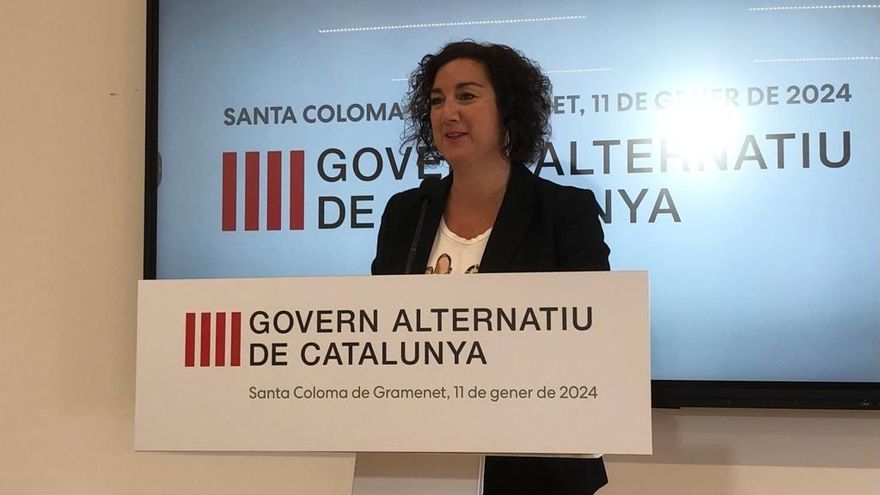 La portavoz del PSC en el Parlament, Alícia Romero, en una rueda de prensa en Santa Coloma de Gramenet (Barcelona)