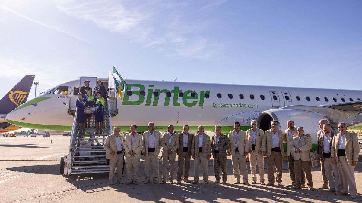 Los Sabandeños y Los Gofiones vuelan con Binter en la inauguración de la ruta entre Canarias y Sevilla