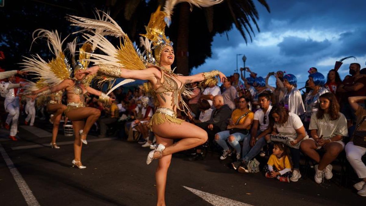 FOTOGALERÍA | Santa Cruz de Tenerife despide su atípico Carnaval a golpe de batucada