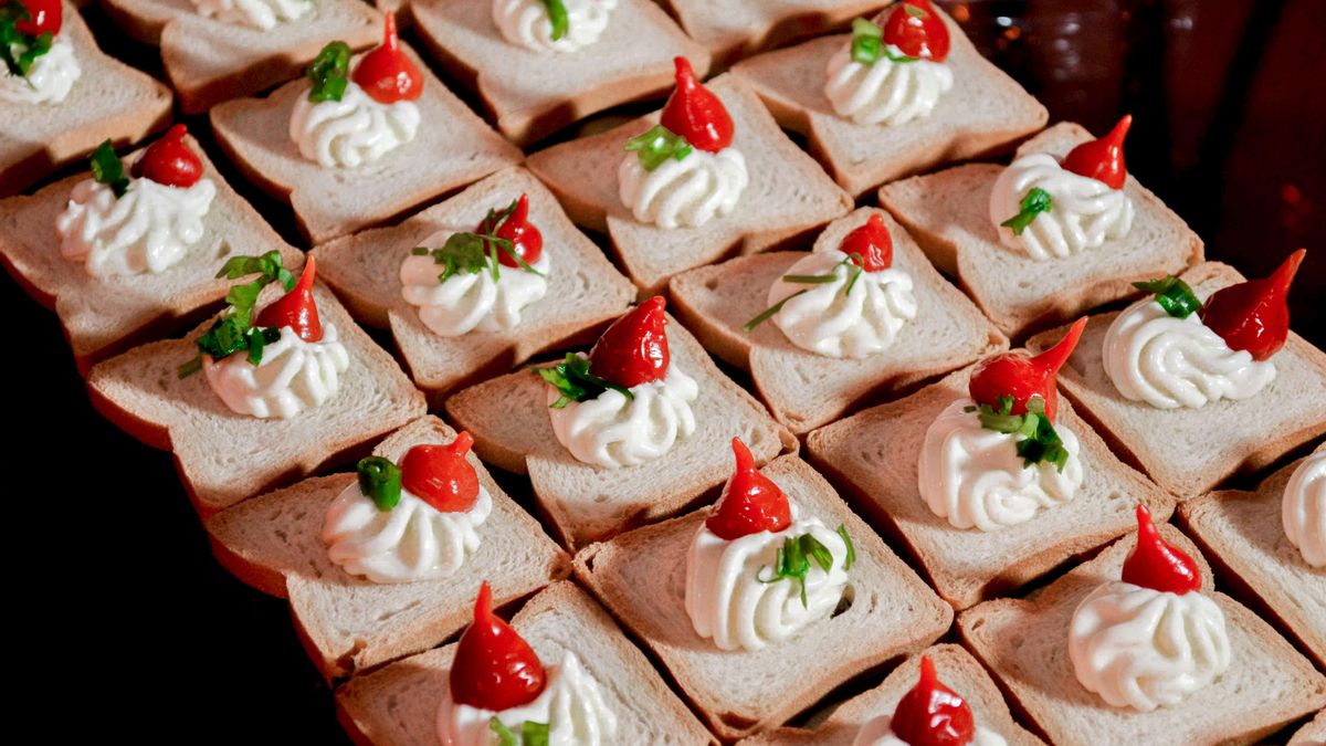 Los canapés son un entrante muy típico en las mesas navideñas