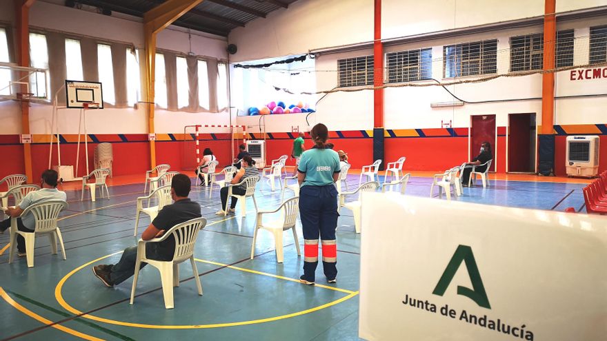 La Covid sigue a la baja en Andalucía con una tasa de 75,5 y con 474 contagios, la segunda cifra más reducida del mes