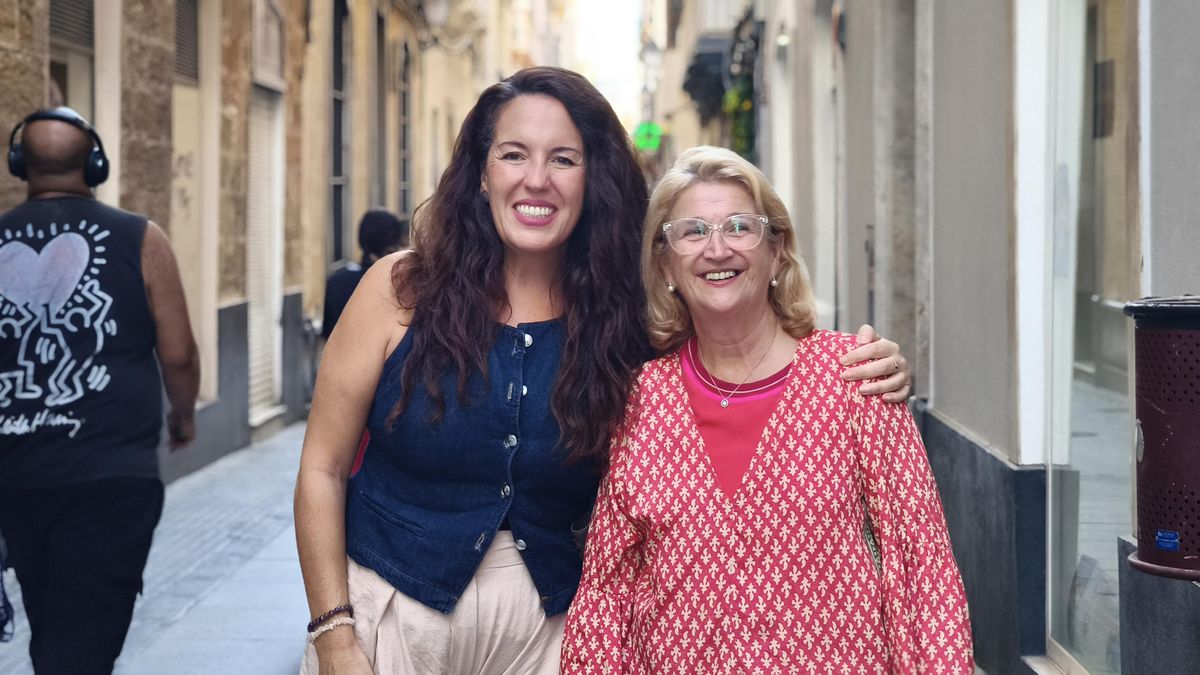 Las dos presidentas del jurado del COAC, en la calle Sagasta.