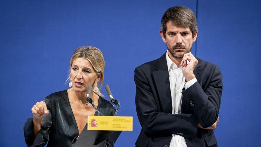 La vicepresidenta segunda, Yolanda Díaz, y el ministro de Cultura, Ernest Urtasun, ofrecen declaraciones a la prensa, a 3 de septiembre de 2025, en Madrid (España). Durante la reunión, han hablado sobre la situación tras la oleada de incendios.