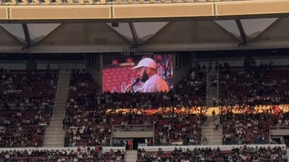 DAni Alves, predicando en "The Change" en el Metropolitano