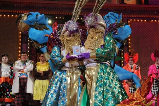 Premio de vestuario a 'Las Despistadas' en las murgas 2015. FOTO: Cirenia Vico.