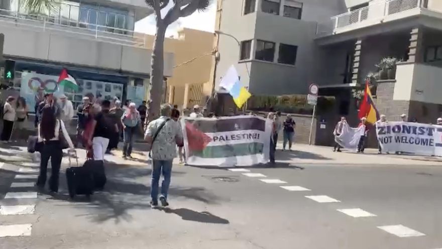 Protesta frente al Cabildo de Gran Canaria: “La Eurocopa de Baloncesto blanquea el genocidio” en Palestina