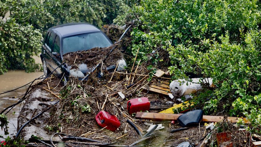 Coches destrozados tras el paso del la Dana. A 30 de octubre de 2024, en Málaga, Andalucía (España)