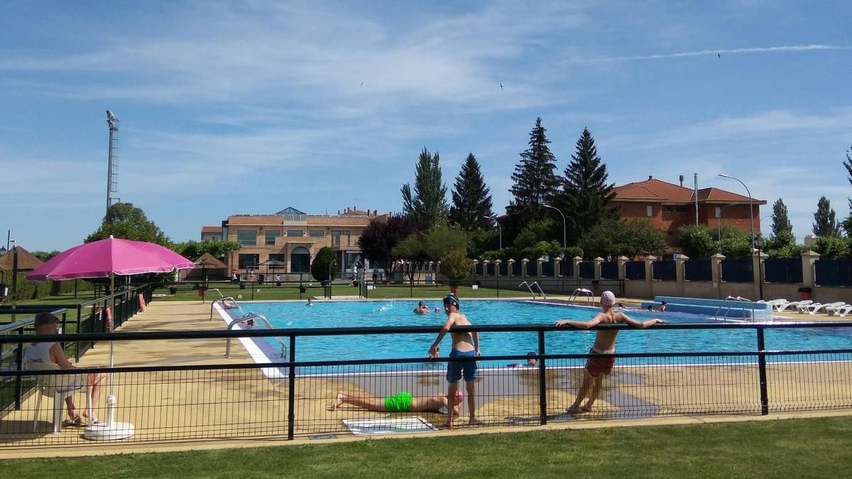 Apertura gratis este miércoles de las piscinas municipales de Santa María del Páramo, que inician la temporada de verano