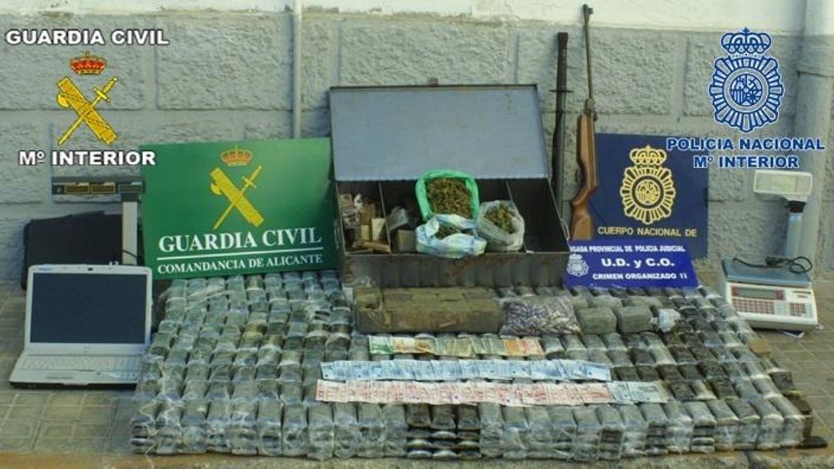 Un funcionario de Prisiones y un Guardia Civil, entre los 63 detenidos de una red que robó grandes cantidades de droga