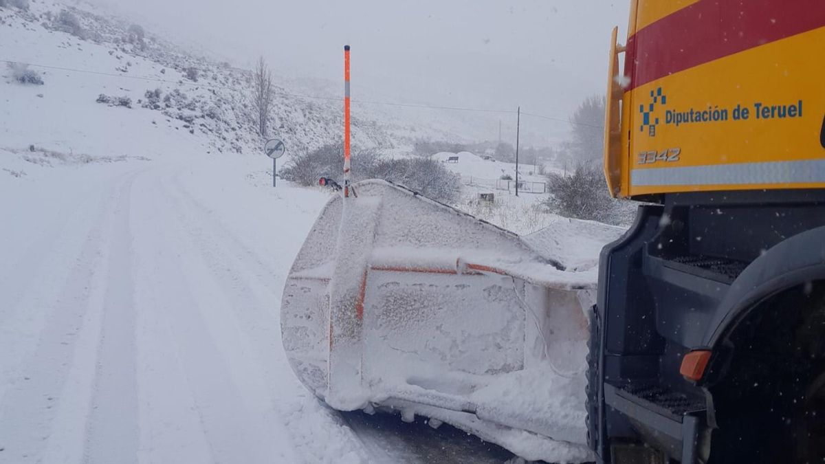La borrasca Kristin deja carreteras cortadas y rutas escolares suspendidas en Aragón