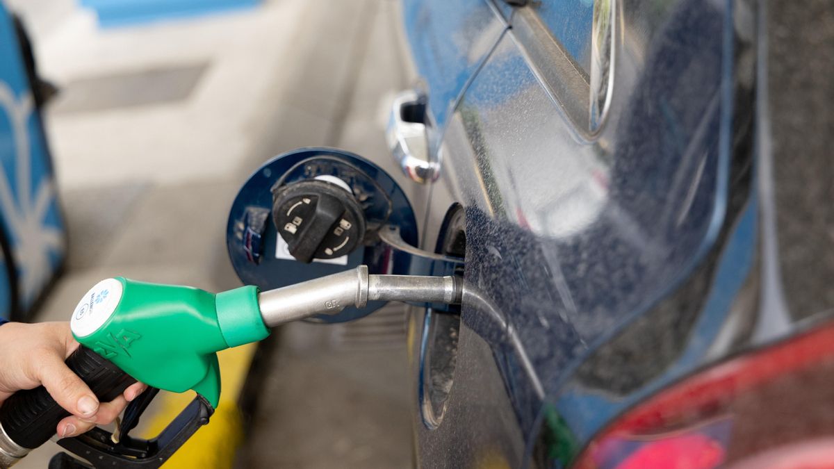 Repostaje en una gasolinera, a 3 de marzo de 2026, en Madrid