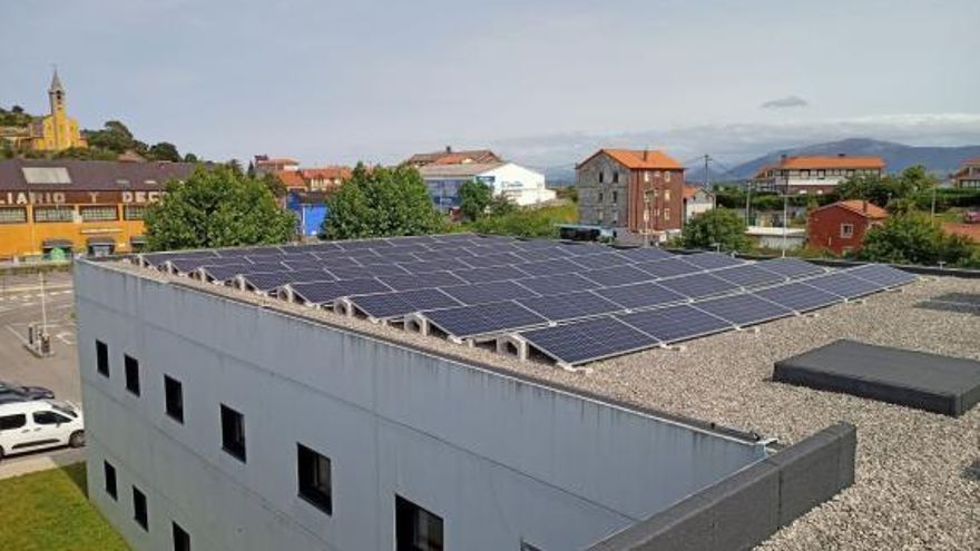 Imagen de archivo.- Planta fotovoltaica de edificio del TUS