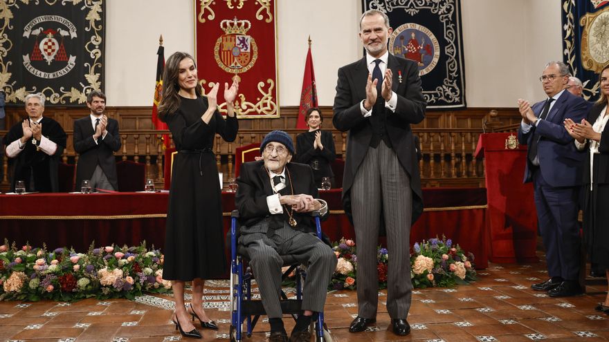 El Premio Cervantes 2025, que podría recaer sobre un autor latinoamericano, se falla hoy