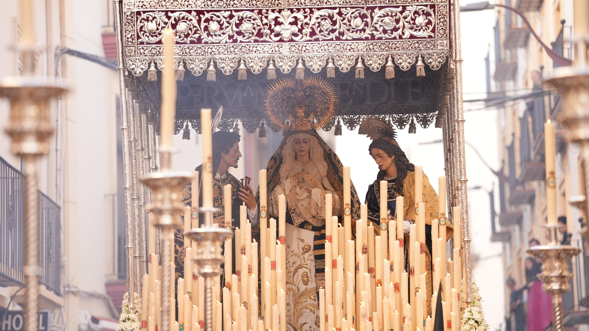 La procesión de la Hermandad del Santo Sepulcro, en imágenes
