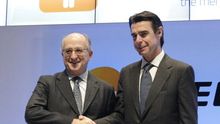 El presidente de Repsol, Antonio Brufau, junto al ministro de Industria, José Manuel Soria (EFE)