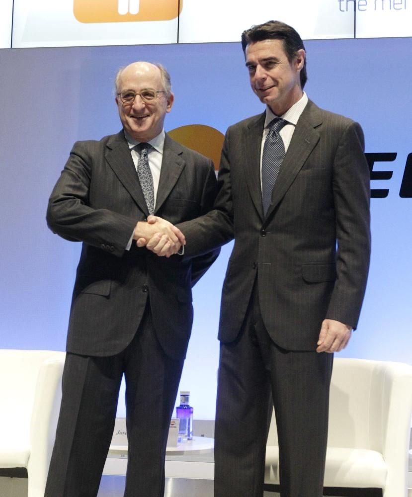 Antonio Brufau y José Manuel Soria. (EFE)