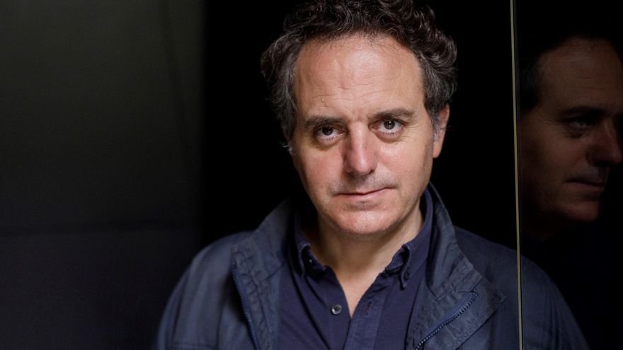 Muere Domingo Villar, el escritor que catapultó la novela negra gallega de la mano del inspector Caldas