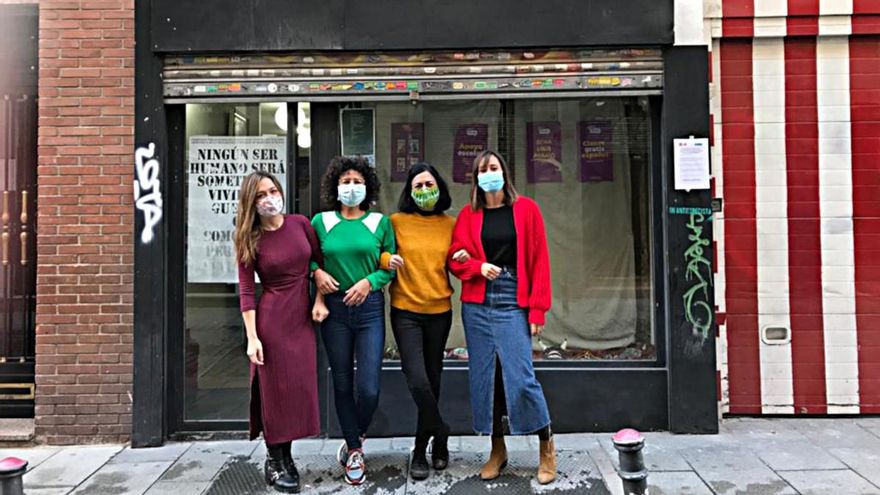 "Mis vecinos son analfabetos"