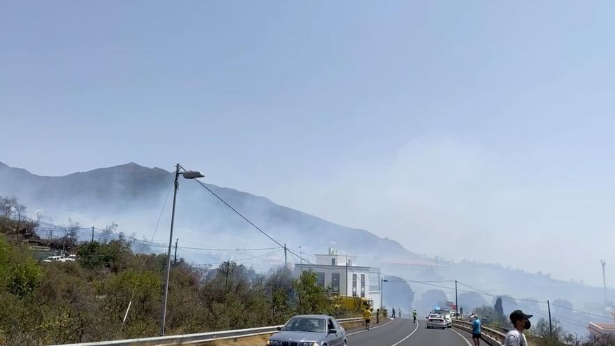 Evacuadas unas 120 personas por precaución en el incendio de El Paso