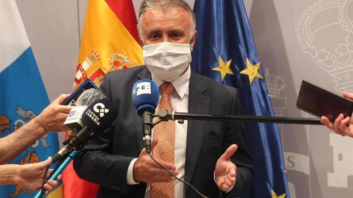 El presidente de Canarias, Ángel Víctor Torres, tras reunirse con la ministra de Trabajo, Yolanda Díaz, en Madrid