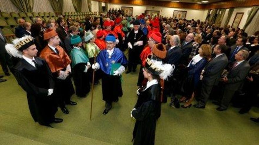 Carlos S. Campillo / ICAL Investidura como Doctores Honoris Causa por la Universidad de León de Luis Bascuñán Herrera, Rodrigo Bercovitz y Amable Liñán