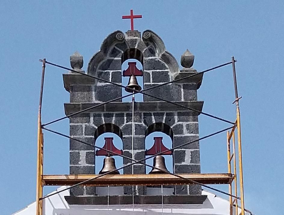 Espadaña y campanas recién restauradas de la ermita de Lodero (Villa de Mazo).