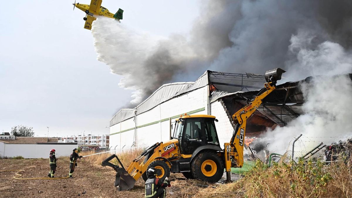 Incendio de una nave en Palma del Río
