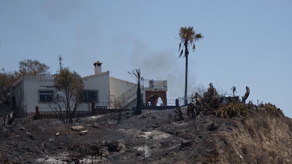Una vivienda afectada por el incendio forestal en Los Gallardos, en Almería.