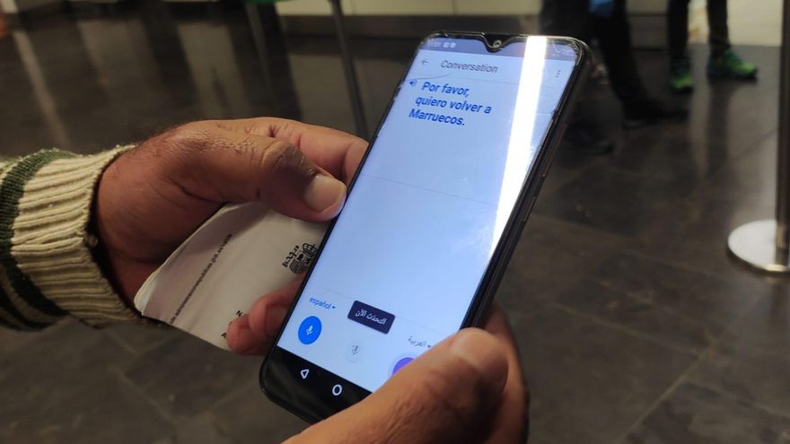 Cinco días durmiendo en el aeropuerto de Gran Canaria para rogar a la policía que lo deporte a Marruecos