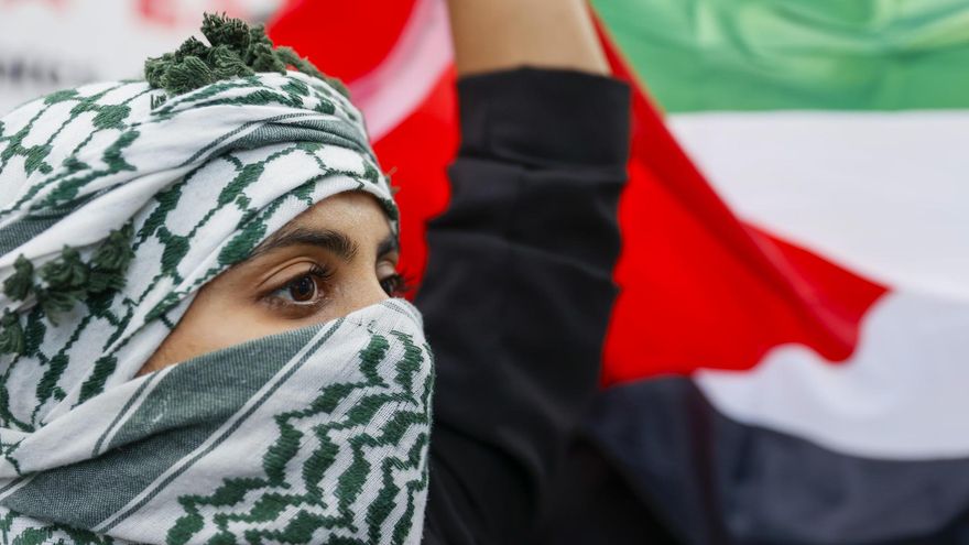 Centenares de personas protestan frente a la Embajada de Israel a favor de Palestina