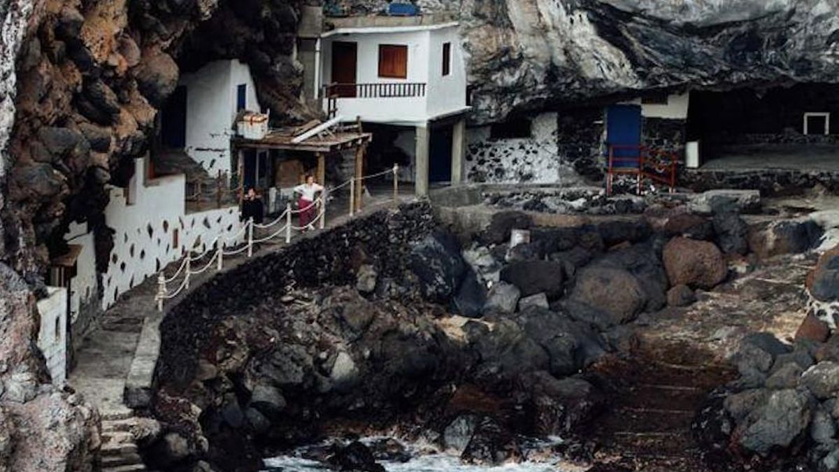 El pueblo canario en el que sus vecinos viven casi dentro de una cueva