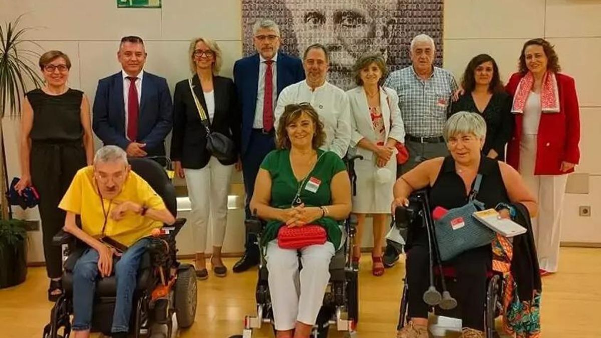 Miembros de la Alianza por la Polio y la Postpolio en Andalucía (APPA) durante una jornada de sensibilización.
