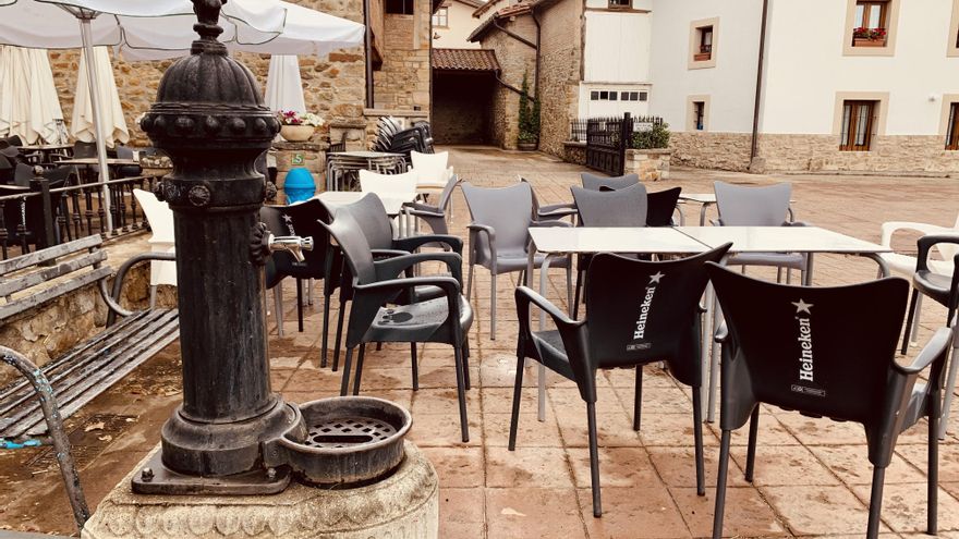 Vivir al lado de un embalse lleno y sufrir restricciones de agua por falta de infraestructuras: “Es cabreante”