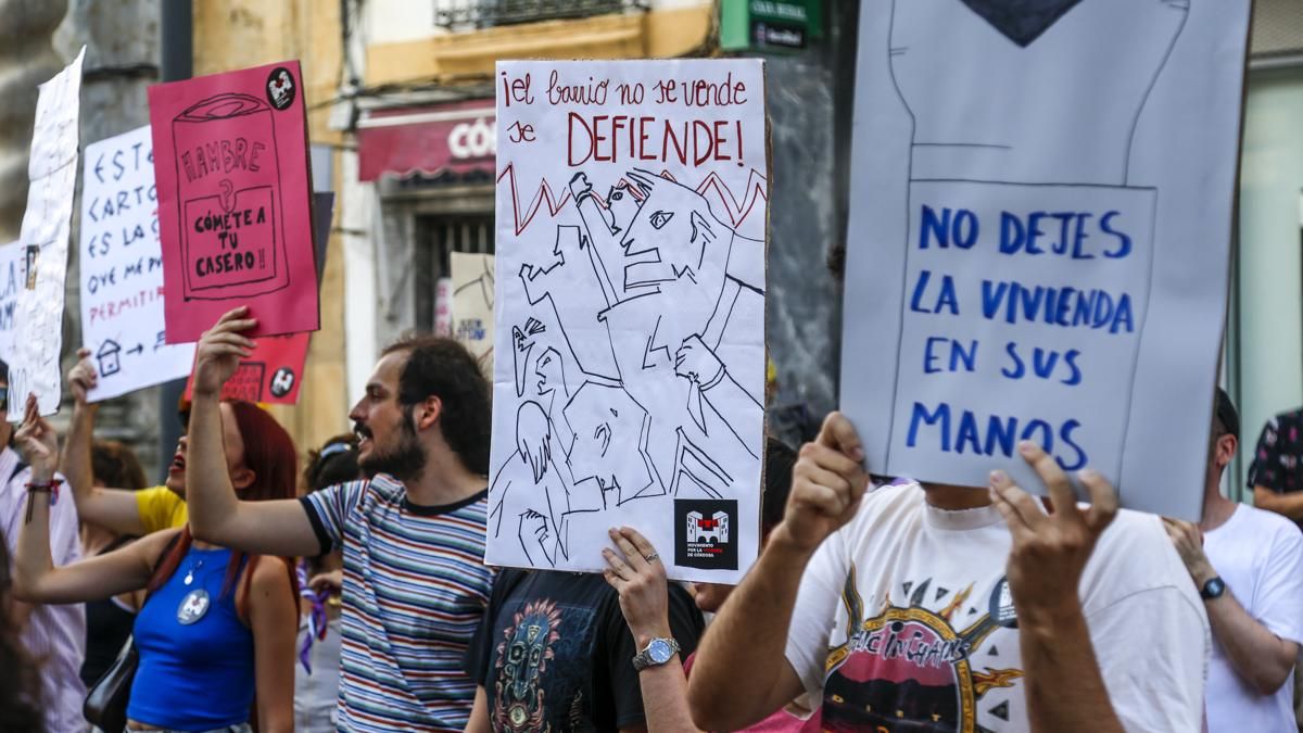 Concentración por la vivienda en Córdoba