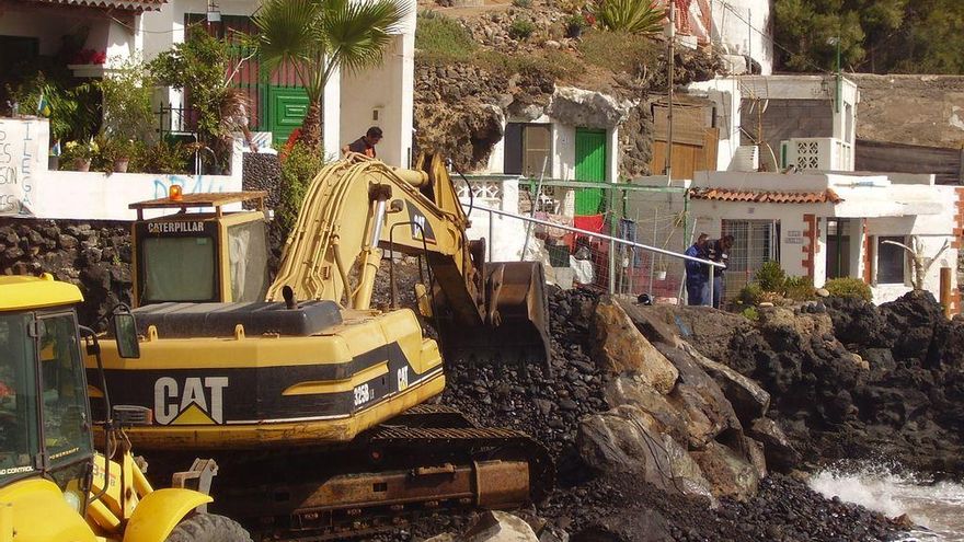 Viviendas del barrio marinero Cho Vito, en Tenerife, afectadas por la Ley de Costas. En 2008, los vecinos fueron desalojados y las casas derribadas a pesar de sus protestas.