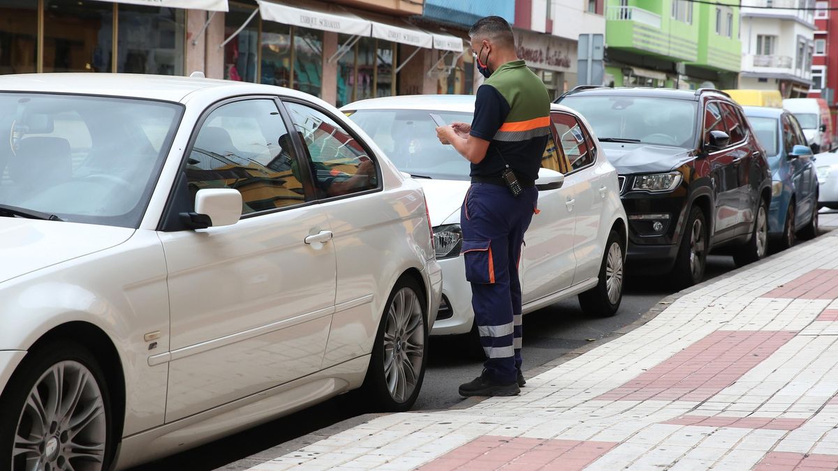 Las Palmas de Gran Canaria cambia el sistema de cobro por aparcar en zona azul y verde para cumplir la ley tributaria