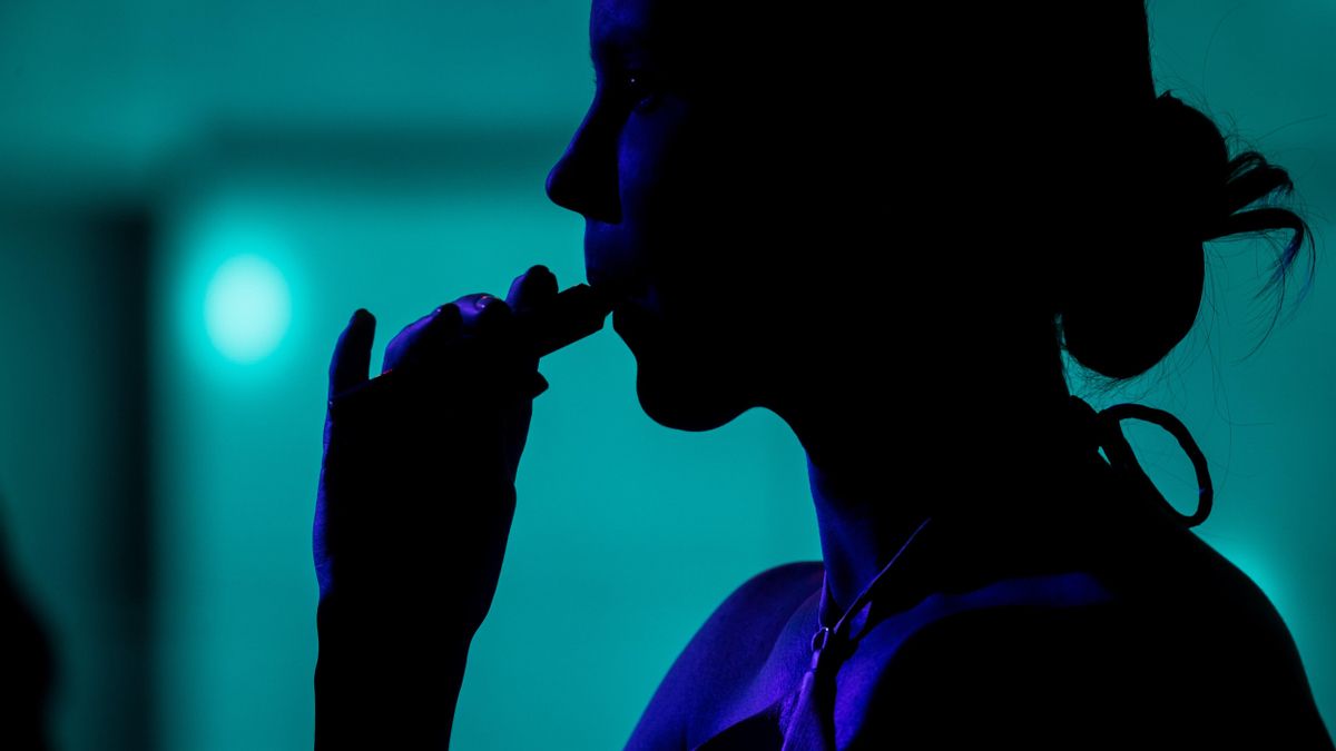 La nueva ley antitabaco obligará a los padres a pagar las multas de los menores que fumen o vapeen