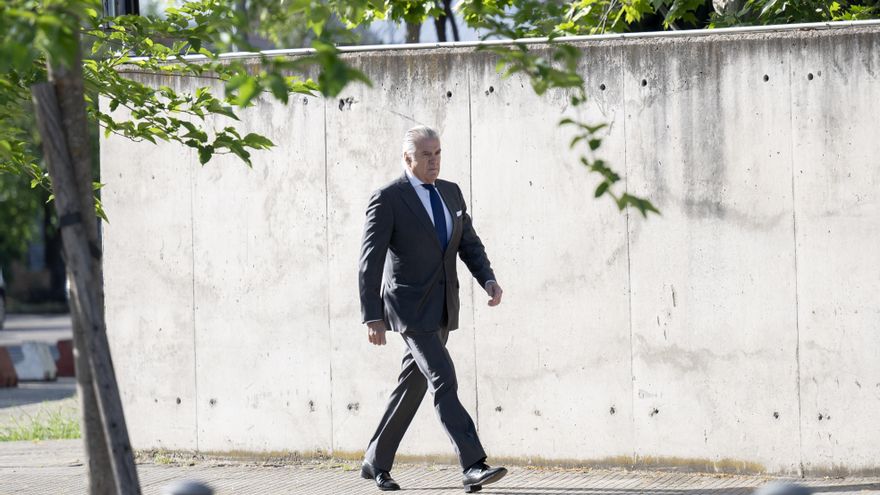 El extesorero del PP, Luis Bárcenas, a su llegada a la Audiencia Nacional, a 20 de abril de 2026, en San Fernando, Madrid.
