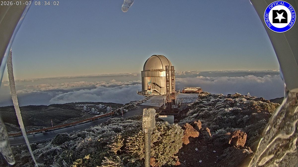 Entorno del Telescopio Óptico Nórdico (NOT por su siglas en inglés), en el Roque de Los Muchachos, en la mañana de este miércoles, cubierto de escarcha.