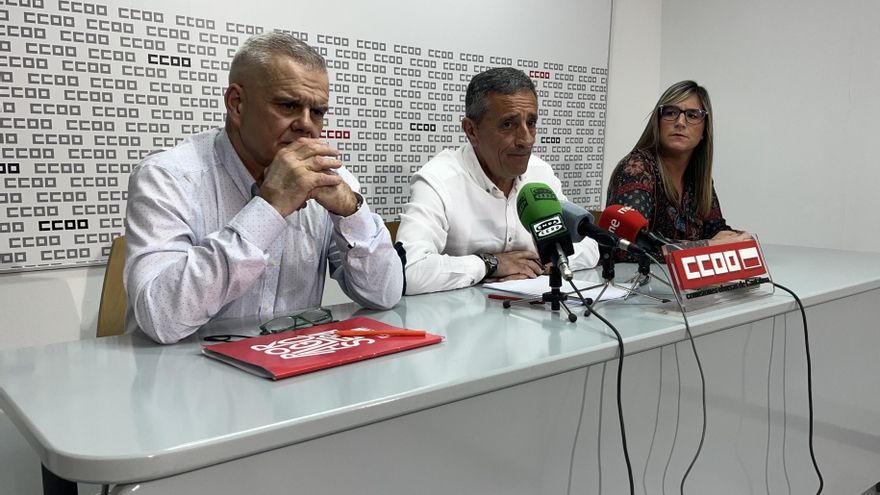 Guillermo Villegas, Carmelo Renedo y Silvia Solar, de CCOO Cantabria.