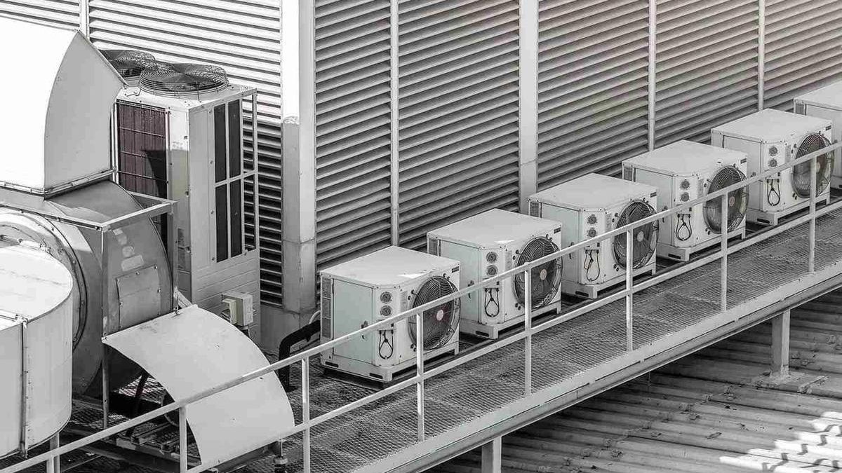 Si el edificio es nuevo es muy probable que ya cuente con una preinstalación técnica o zonas habilitadas específicamente para estos fines, lo que simplifica enormemente todo el proceso